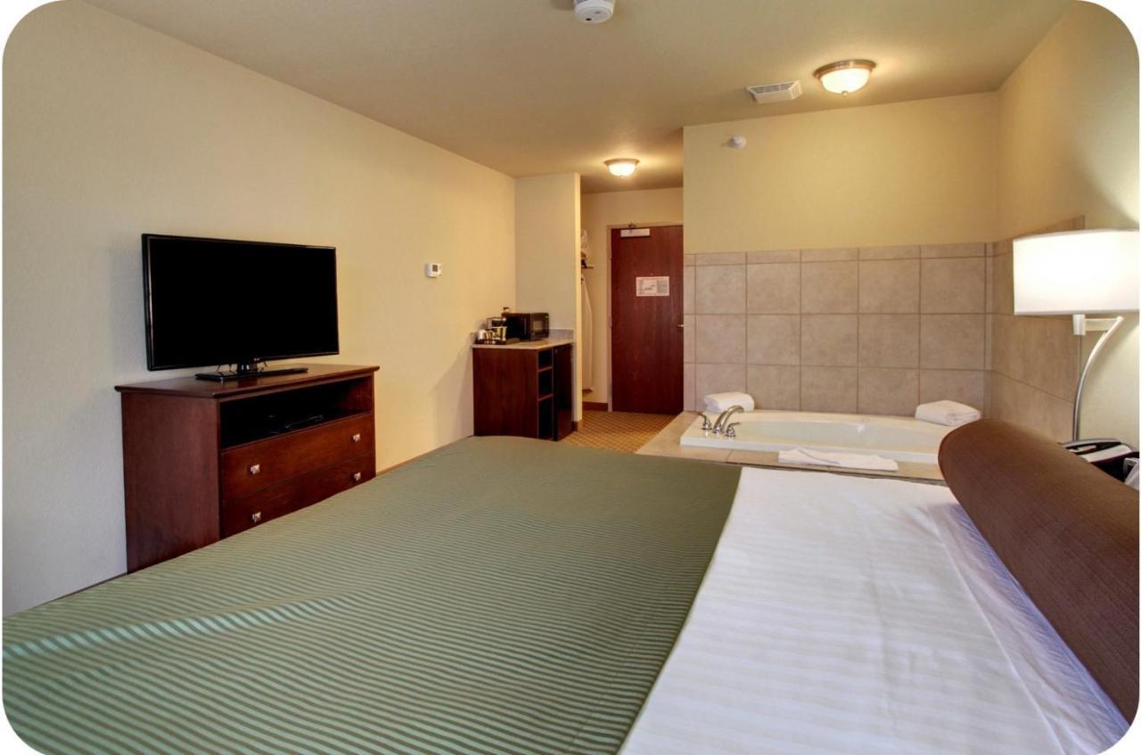 Cobblestone Inn & Suites - Durand Exterior photo