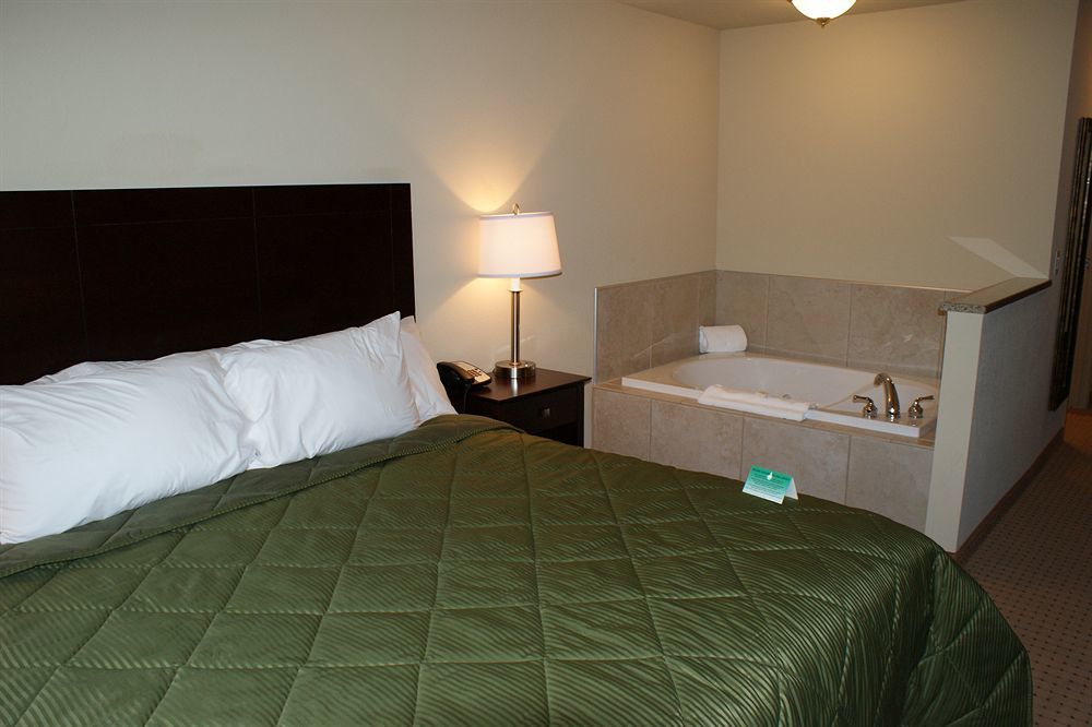 Cobblestone Inn & Suites - Durand Exterior photo
