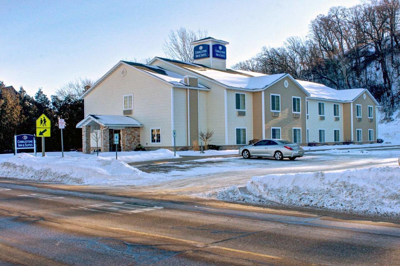 Cobblestone Inn & Suites - Durand Exterior photo
