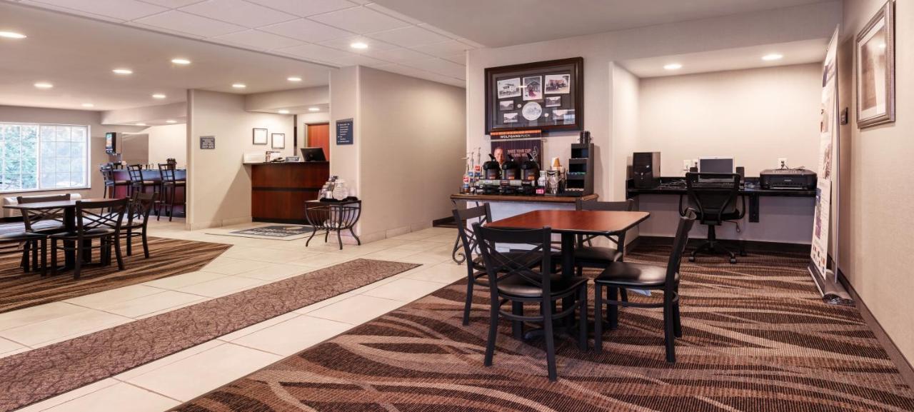 Cobblestone Inn & Suites - Durand Exterior photo