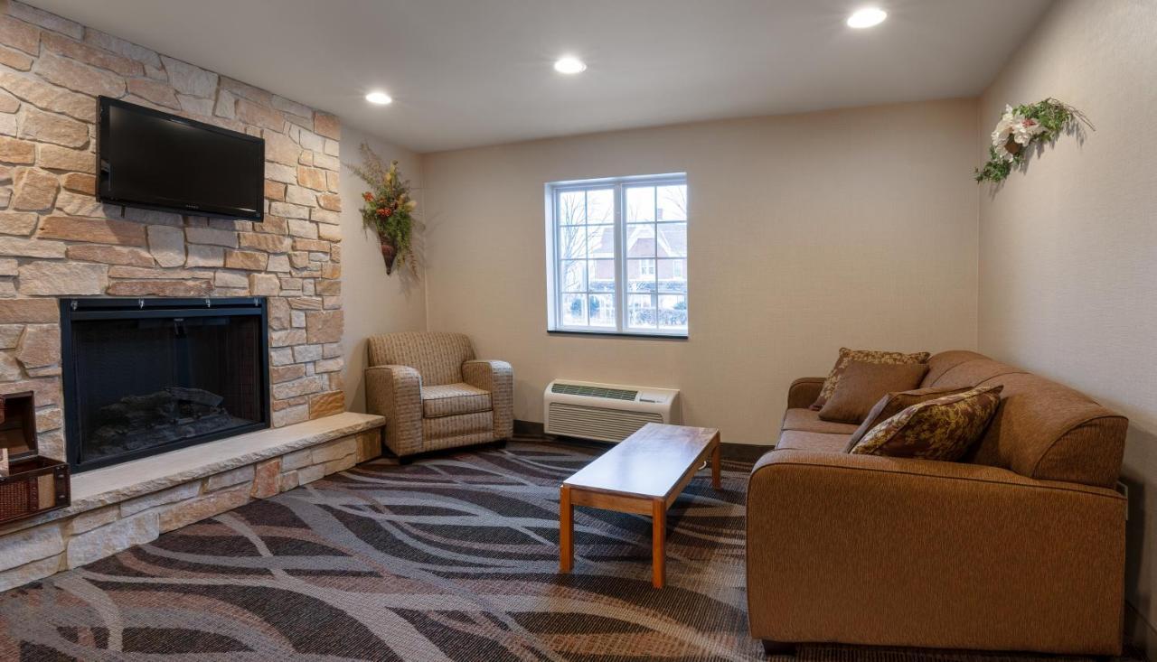 Cobblestone Inn & Suites - Durand Exterior photo
